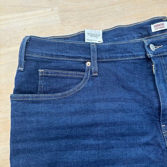 NEW Levi Signature Shorts Womens Blue Denim Fringe Stretch High Rise Sz 26 W38 - Picture 2 of 8